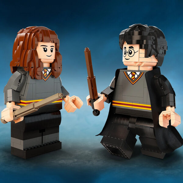 LEGO 76393 Wizarding World Harry Potter and Hermione Granger (1673 pieces) - Image 4