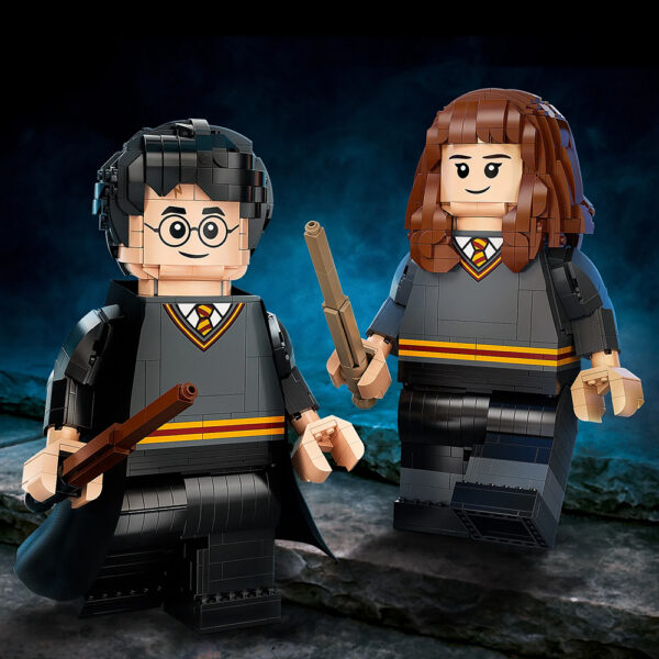 LEGO 76393 Wizarding World Harry Potter and Hermione Granger (1673 pieces) - Image 3