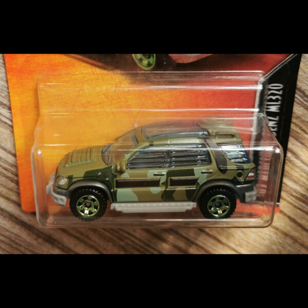 Matchbox Jurassic World '97 Mercedes-Benz ML 320 - Image 4