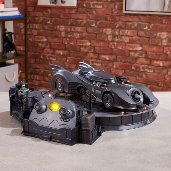 The Flash Movie Limited Edition 1989 Batmobile Remote Controlled Car With 4" Batman Action Figure - Image 9