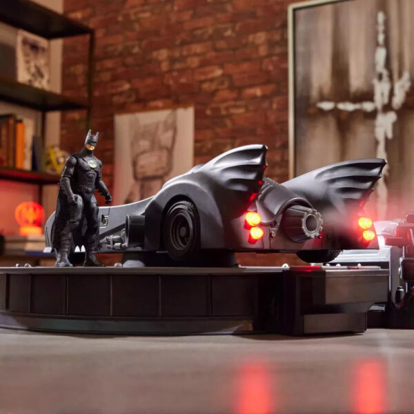 The Flash Movie Limited Edition 1989 Batmobile Remote Controlled Car With 4" Batman Action Figure - Image 4