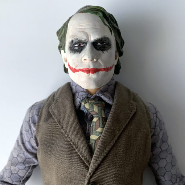 Batman The Dark Knight: The Joker DC Direct Deluxe 1:6 Scale (32cm) Collectible Action Figure (ex-Display Stock) - Image 3