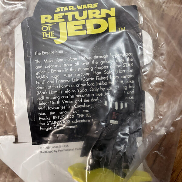 Pizza Hut Star Wars Trilogy Set of 4 Australian Exclusive Mini Figures (Darth Vader, Chewbacca, C3PO, R2D2) 1995 Lucasfilm - Image 3